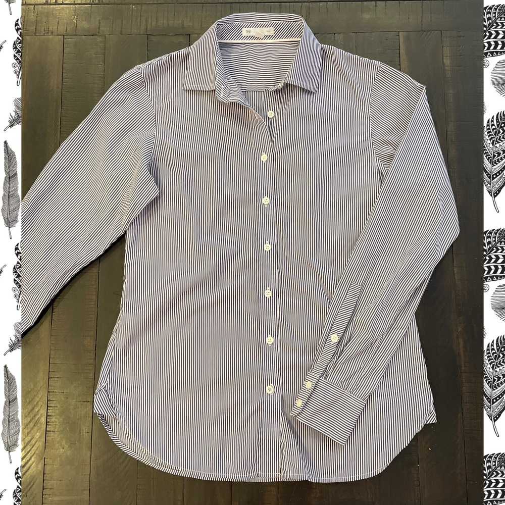 Gap fitted button down shirt